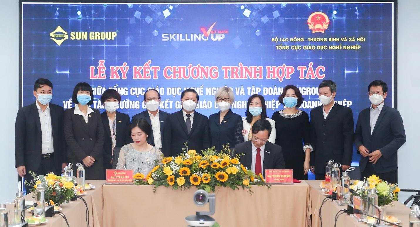 Tập đoàn Sun Group ký hợp tác với Tổng cục Giáo dục nghề nghiệp - Ảnh 1.