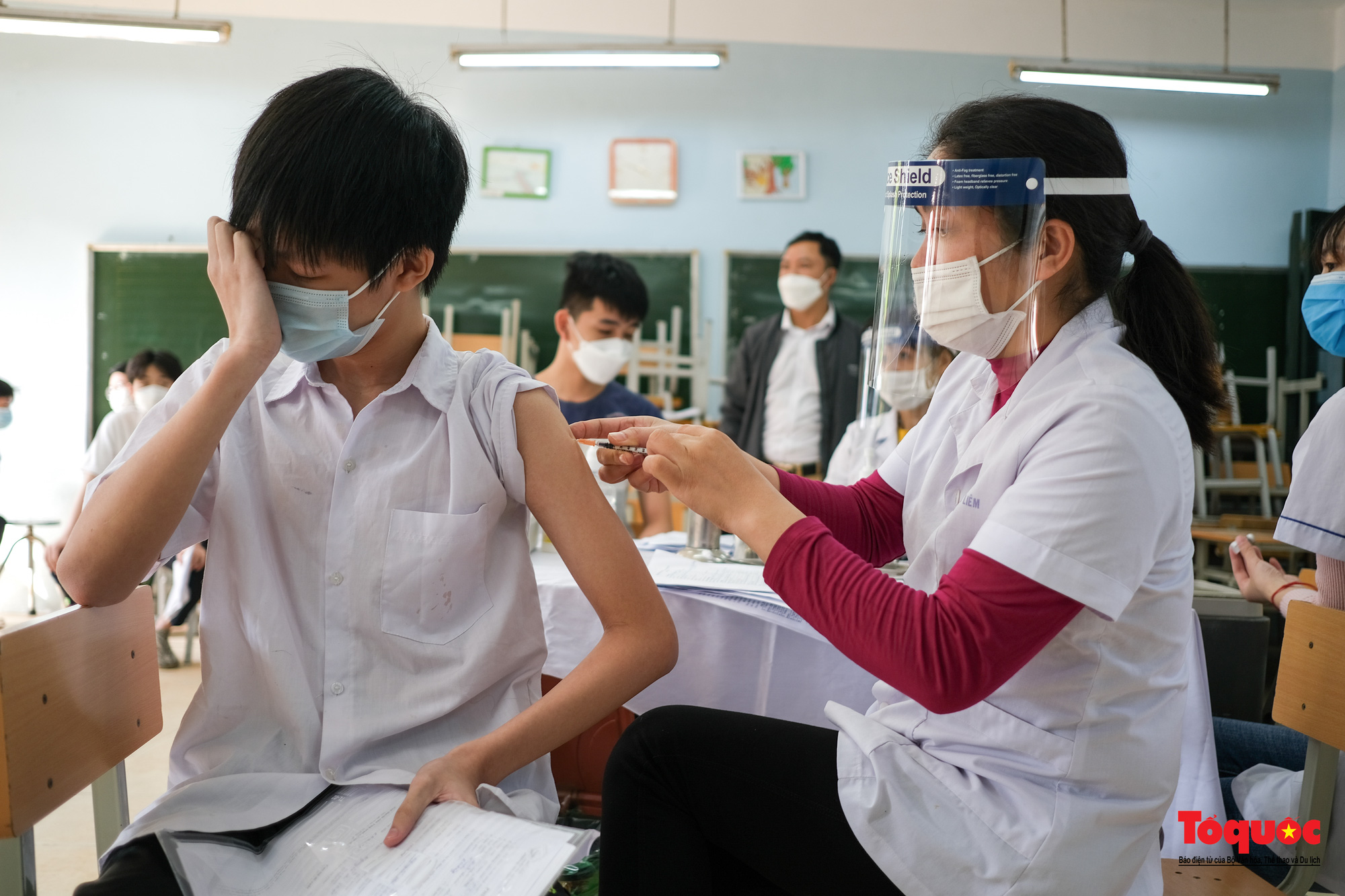 Hà Nội triển khai tiêm vaccine Covid 19 cho học sinh từ 12 đến 15 tuổi - Ảnh 15.