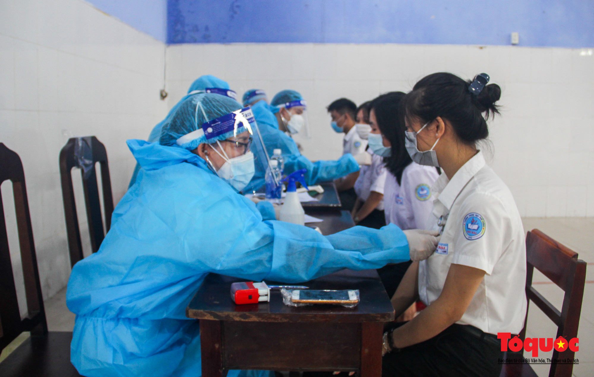 Thừa Thiên Huế triển khai tiêm vaccine phòng COVID-19 cho trẻ - Ảnh 4.