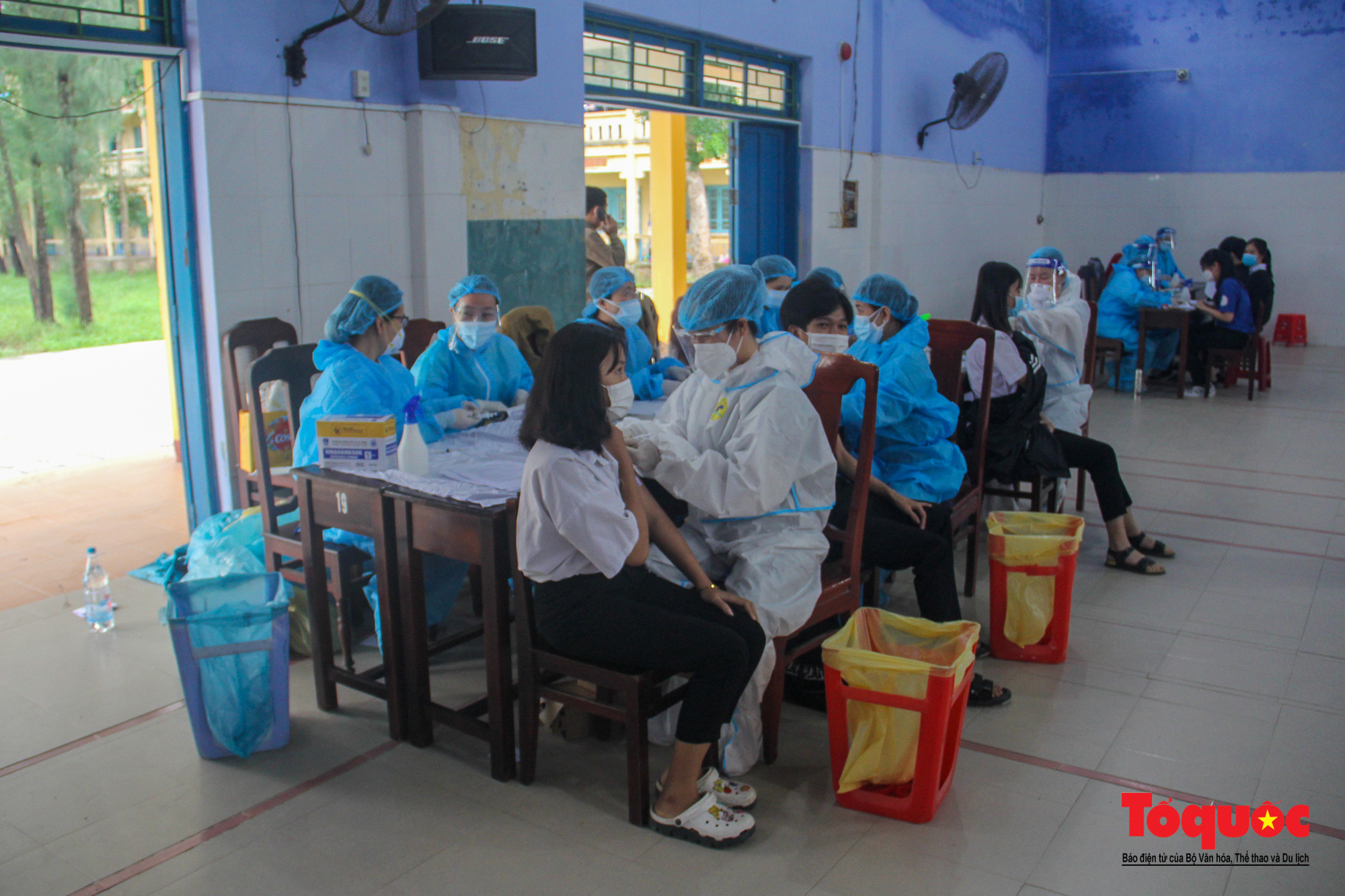 Thừa Thiên Huế triển khai tiêm vaccine phòng COVID-19 cho trẻ - Ảnh 12.