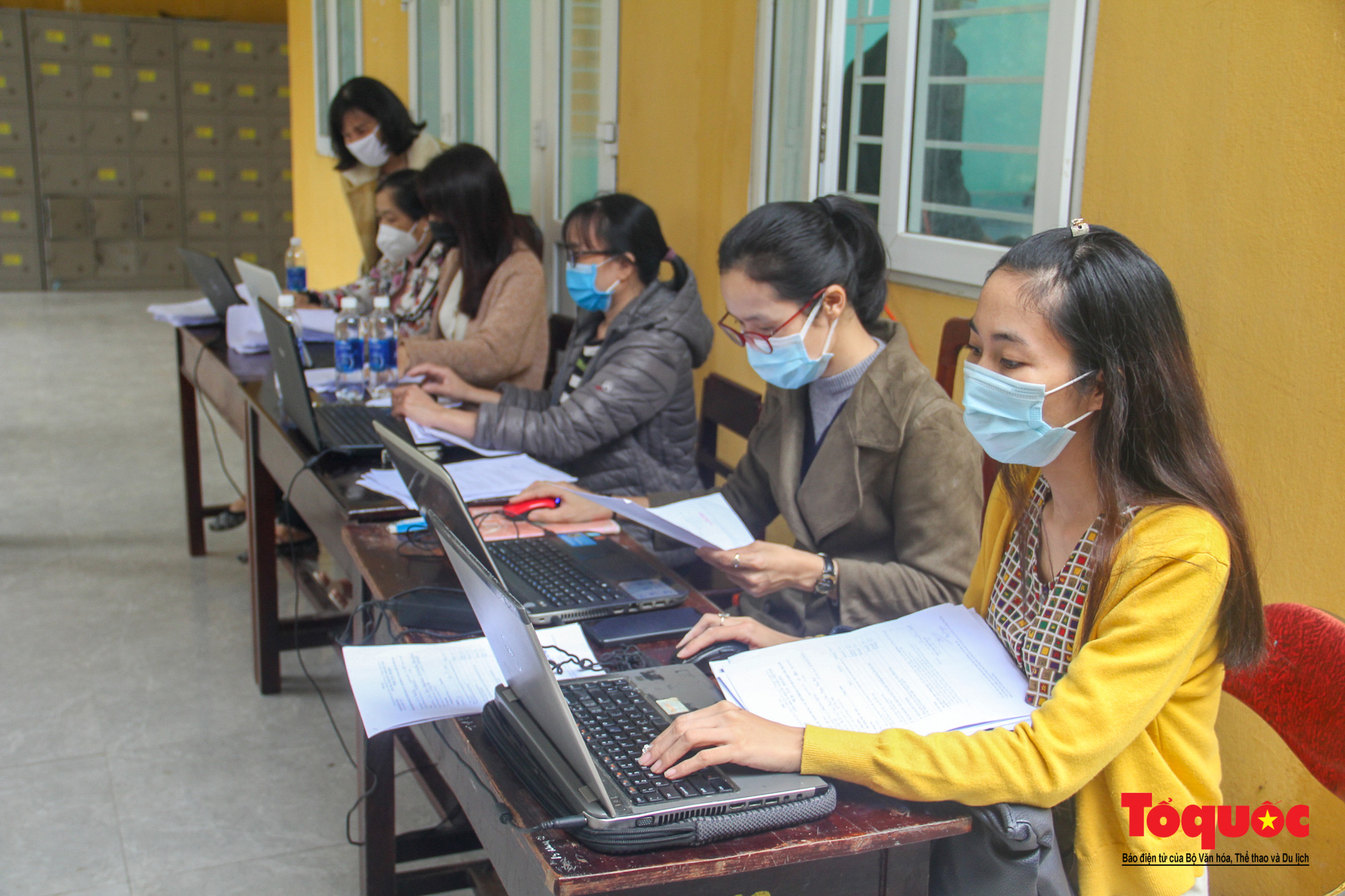 Thừa Thiên Huế triển khai tiêm vaccine phòng COVID-19 cho trẻ - Ảnh 10.