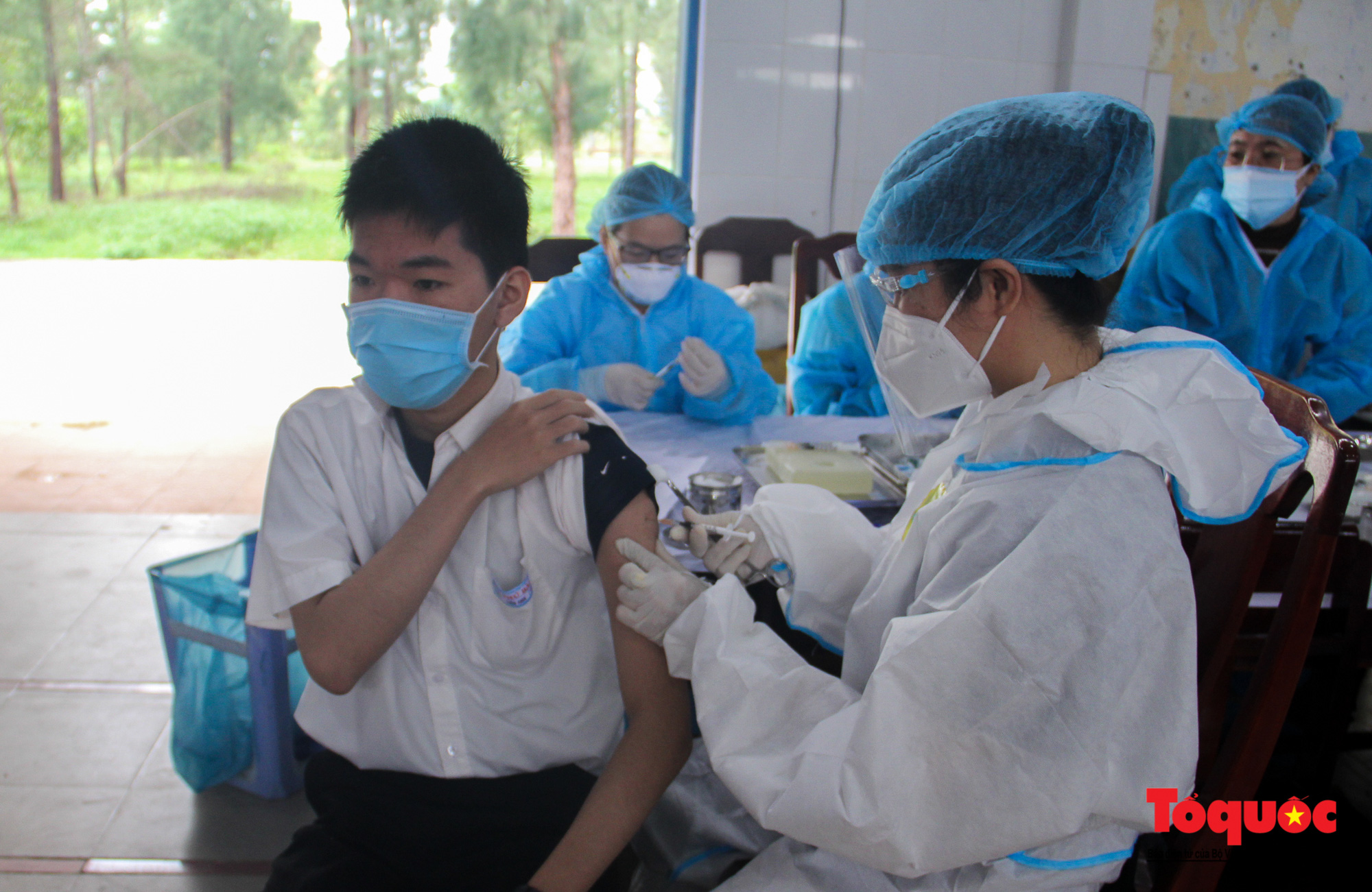 Thừa Thiên Huế triển khai tiêm vaccine phòng COVID-19 cho trẻ - Ảnh 9.