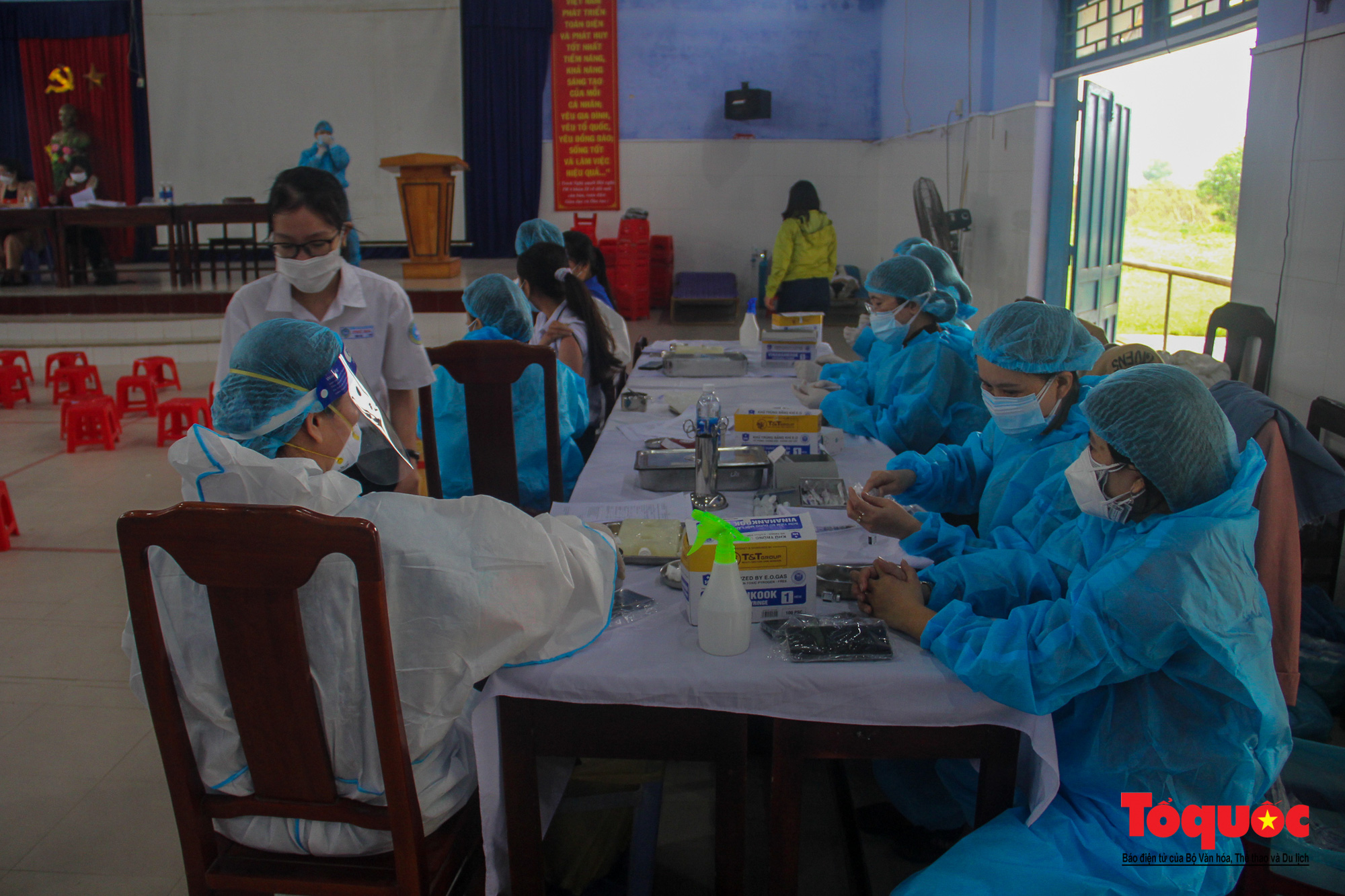Thừa Thiên Huế triển khai tiêm vaccine phòng COVID-19 cho trẻ - Ảnh 14.