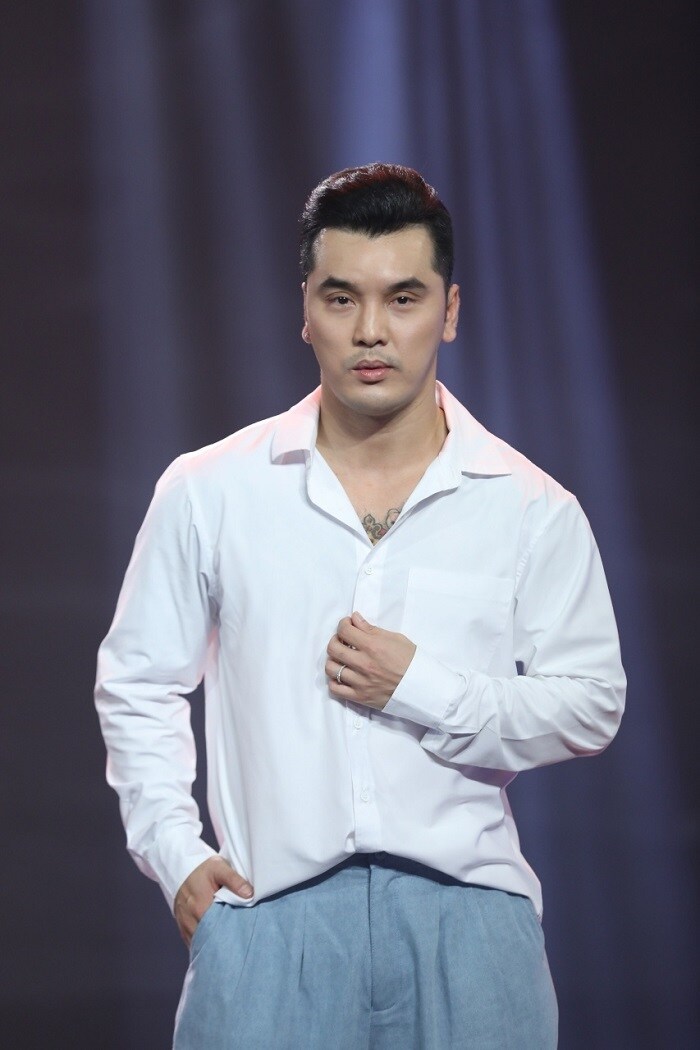 Netizen thổi bùng tranh cãi về cách giải thích và xử lý của Ưng Hoàng Phúc trong lùm xùm gây tai nạn xe, liệu có hợp lý? - Ảnh 7. Netizen thổi bùng tranh cãi về cách giải thích và xử lý của Ưng Hoàng Phúc trong lùm xùm gây tai nạn xe, liệu có hợp lý? - Ảnh 7.