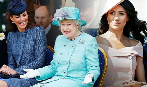 Tiết lộ những &quot;đặc ân&quot; Nữ hoàng Anh dành cho Công nương Kate mà Meghan không bao giờ có được - Ảnh 4.
