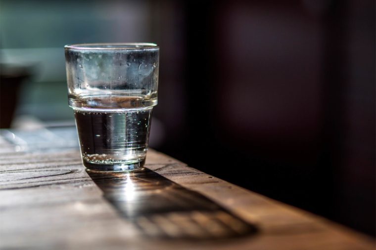 5 loại nước ‘phá gan’, ‘hại thận’ nhưng nhiều người vẫn đang uống mỗi ngày: Nhẹ thì thận bị tổn thương, nặng có thể gây ung thư - Ảnh 2.