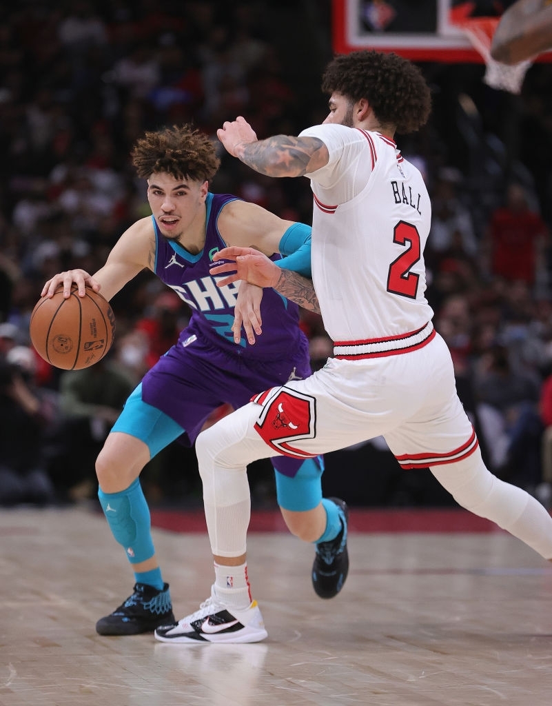 Chicago Bulls vượt qua Charlotte Hornets sau nội chiến nhà Ball - Ảnh 1.