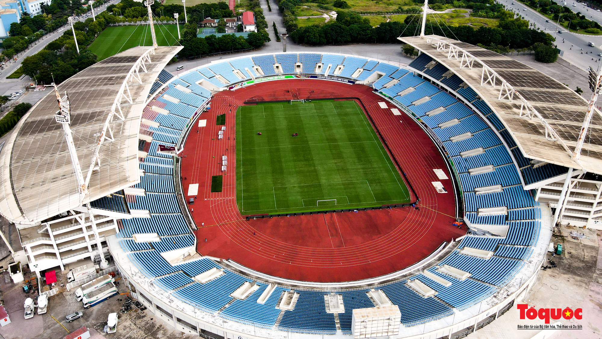 Sân vận động Mỹ Đình ra sao sau 2 tháng cải tạo chuẩn bị cho 2 trận vòng loại World Cup 2022? - Ảnh 1.