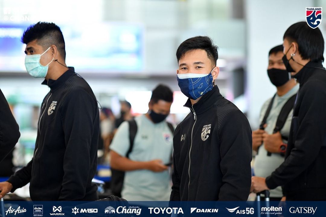 Tuyển Thái Lan lên đường: Chanathip làm đội trưởng, sao trẻ quyết đánh bại Việt Nam trong lần đầu dự AFF Cup - Ảnh 6.