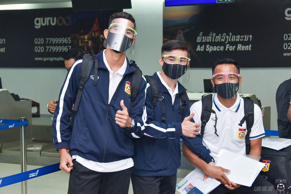 ĐT Lào lên đường sang Singapore dự AFF Cup bằng máy bay riêng với 42 thành viên  - Ảnh 3.