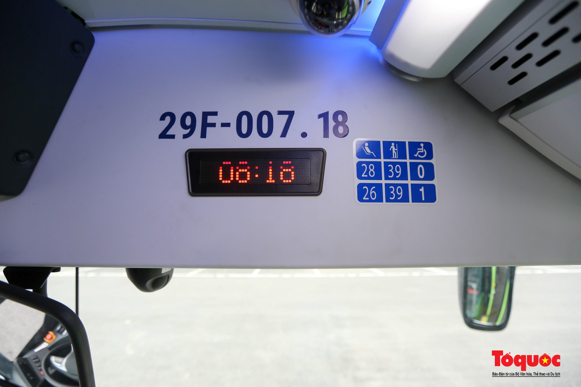 Cận cảnh chiếc xe buýt điện đầu tiên tại Hà Nội sắp đi vào hoạt động - Ảnh 9.