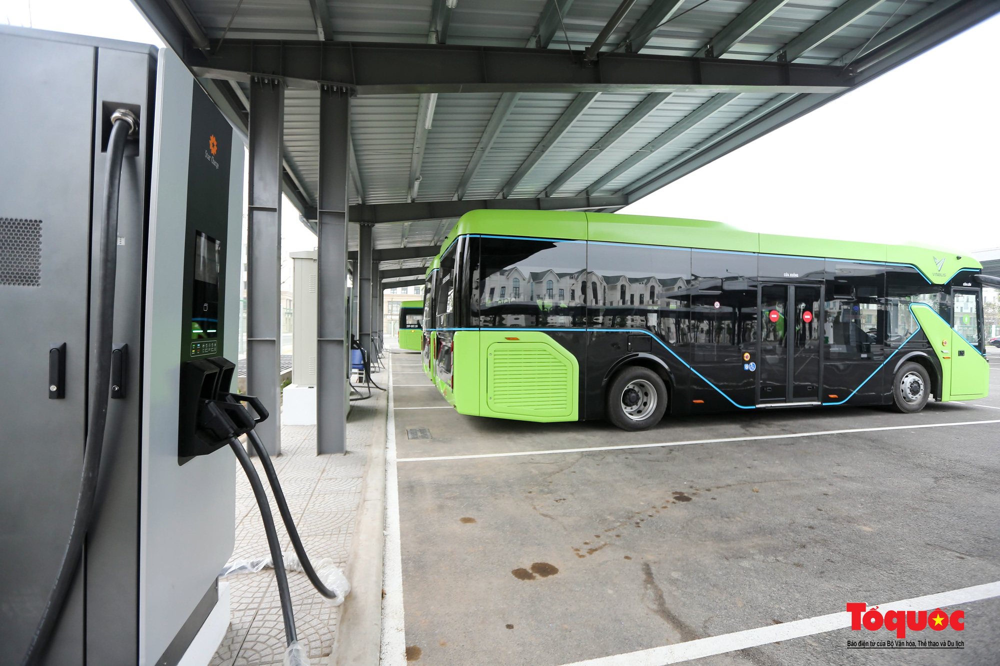 Cận cảnh chiếc xe buýt điện đầu tiên tại Hà Nội sắp đi vào hoạt động - Ảnh 6.