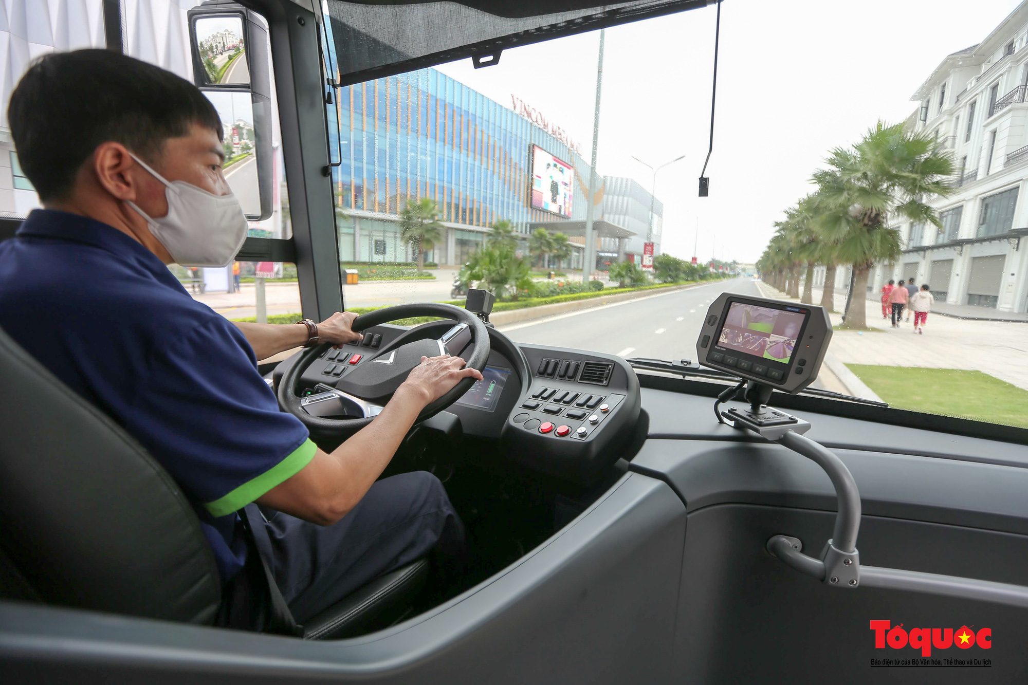 Cận cảnh chiếc xe buýt điện đầu tiên tại Hà Nội sắp đi vào hoạt động - Ảnh 10.
