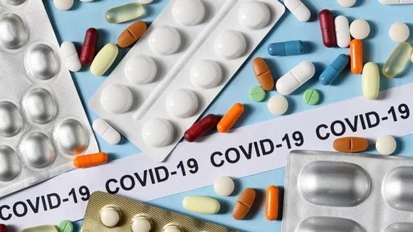 Thủ tướng giao Bộ Y tế hướng dẫn người dân về thuốc điều trị COVID-19 - Ảnh 1.