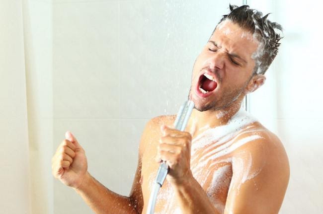Hành động quái gở trong phòng tắm nhưng mang lại 3 lợi ích bất ngờ cho sức khỏe thể chất và tinh thần: Bạn từng thử chưa? - Ảnh 1.