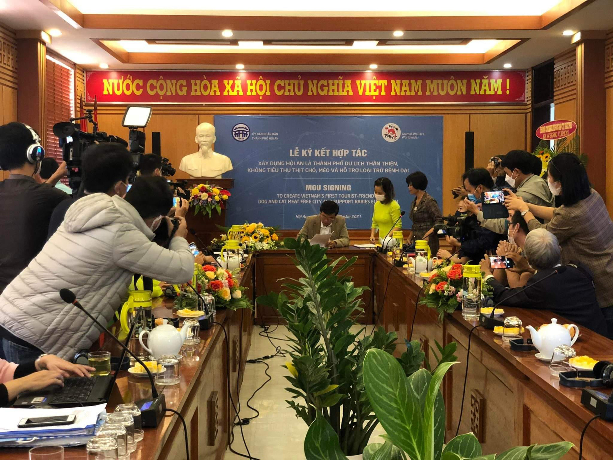 Diễn biến lạ ở những quán tại Hội An sau cam kết loại bỏ sử dụng thịt chó - Ảnh 1.