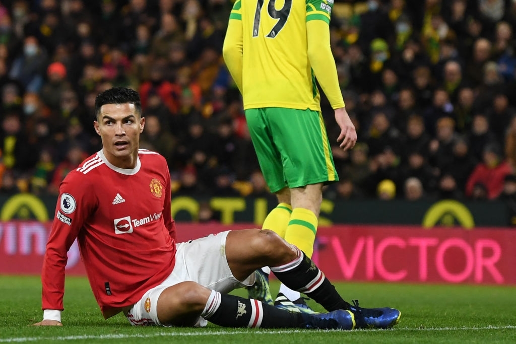 Ronaldo ghi bàn giúp MU thắng nhọc đội chót bảng - Ảnh 2.
