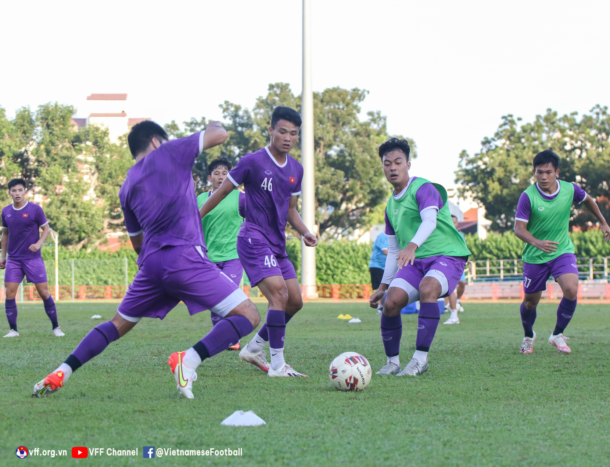Trụ cột tuyển Việt Nam tập nhẹ hồi phục sau trận thắng tuyển Malaysia - Ảnh 29.