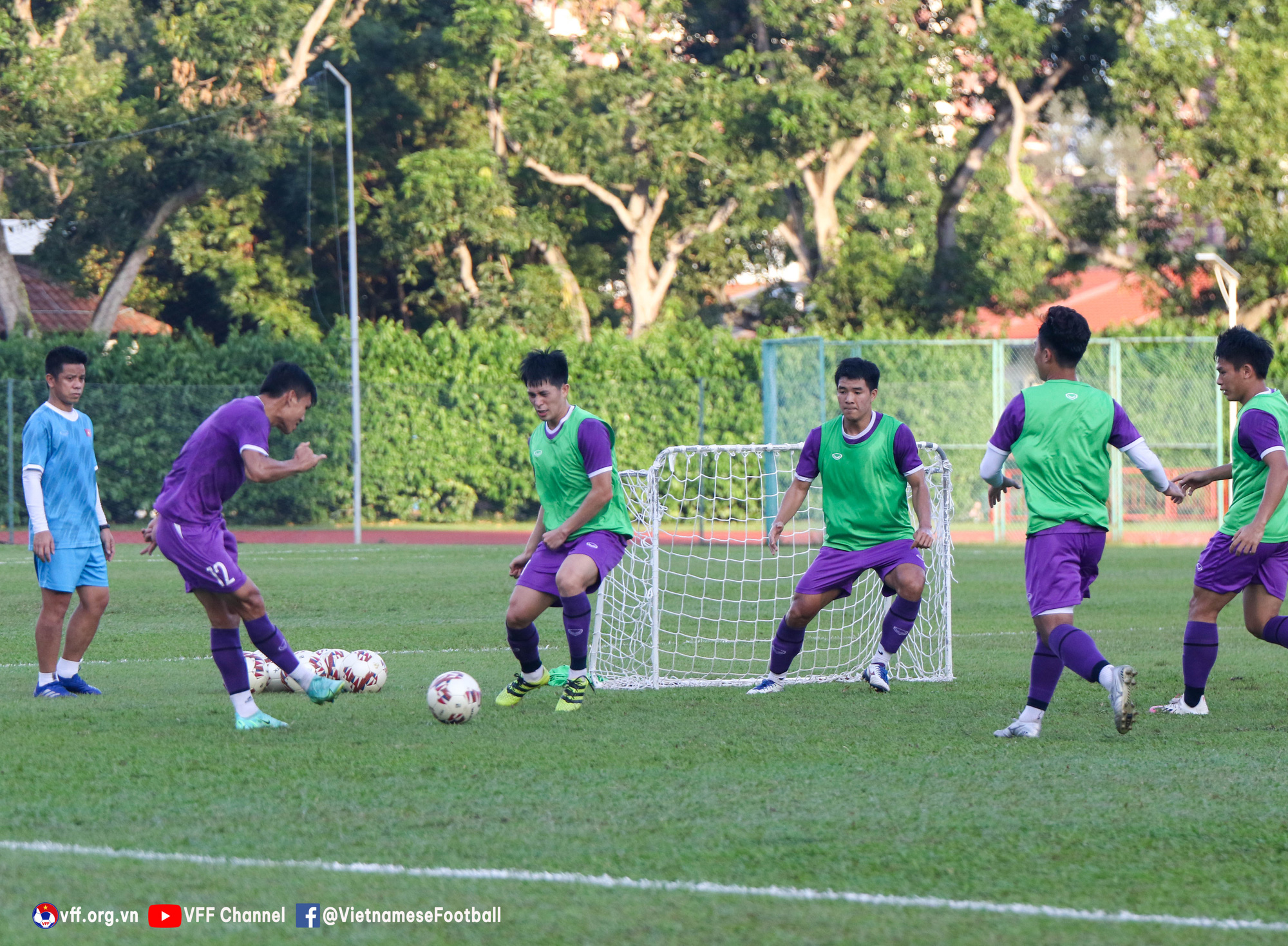 Trụ cột tuyển Việt Nam tập nhẹ hồi phục sau trận thắng tuyển Malaysia - Ảnh 14.