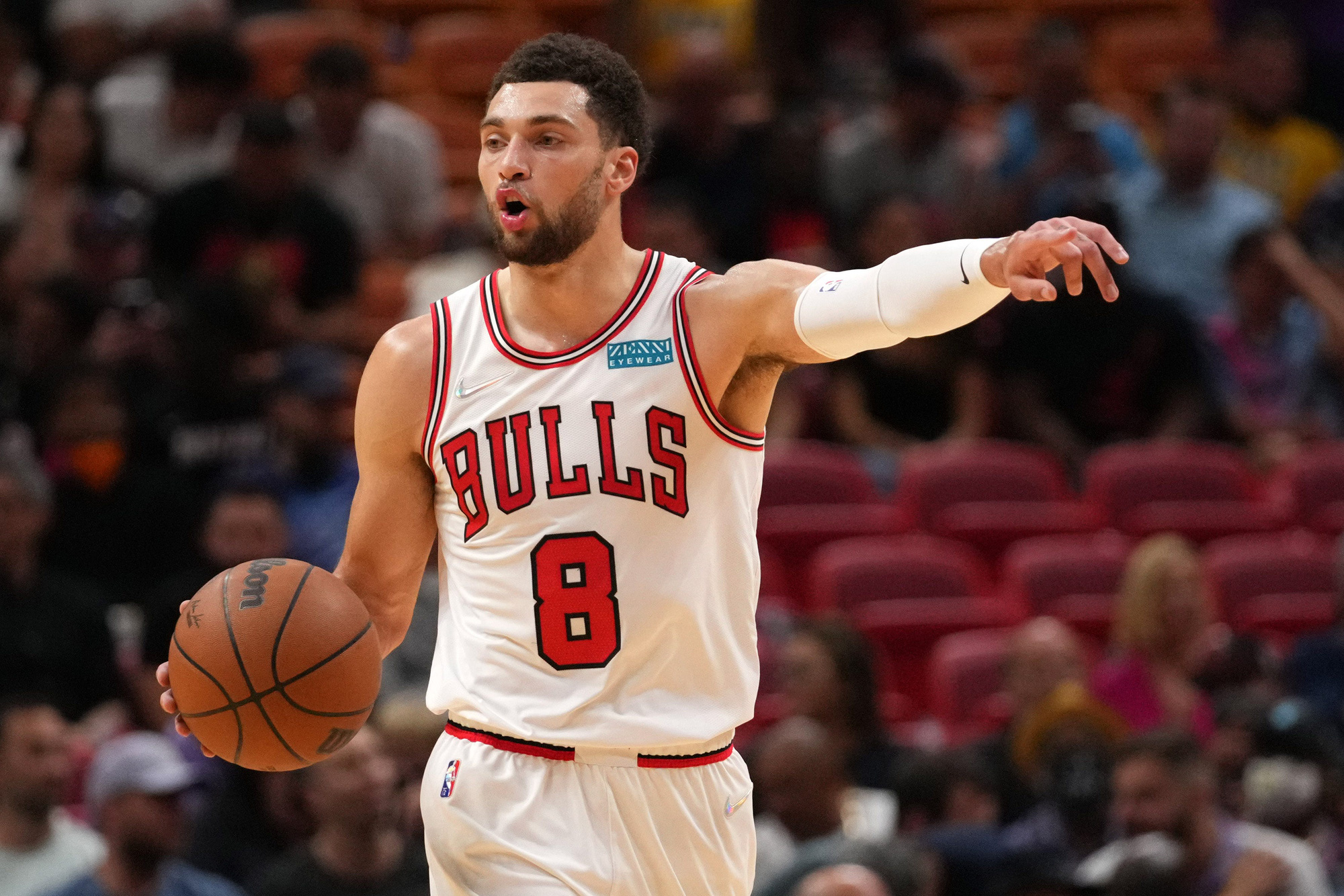 Chicago Bulls bùng phát ổ dịch, NBA hoãn thi đấu lần đầu tiên ở mùa giải 2021-2022 - Ảnh 1.