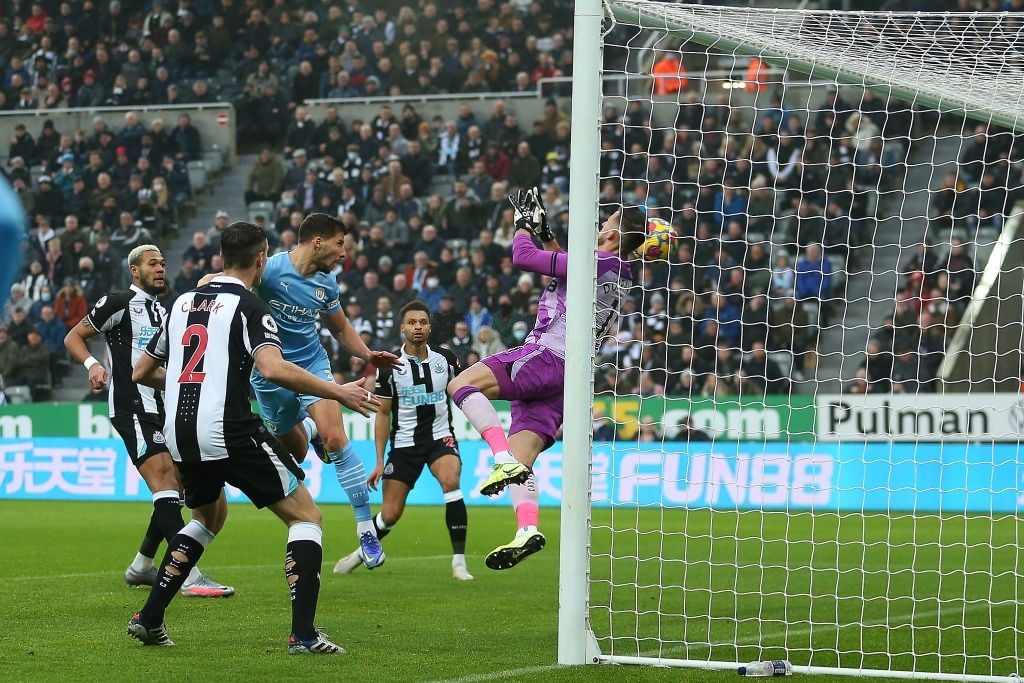 Hủy diệt &quot;đại gia&quot; Newcastle, Man City bứt phá ở ngôi đầu Ngoại hạng Anh - Ảnh 1.
