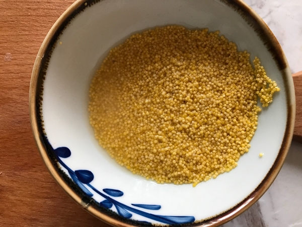 Mỗi ngày đều làm sữa hạt mang đi làm để uống, sau chưa đầy 1 tháng da tôi đã hồng hào căng mịn hẳn lên! - Ảnh 3.