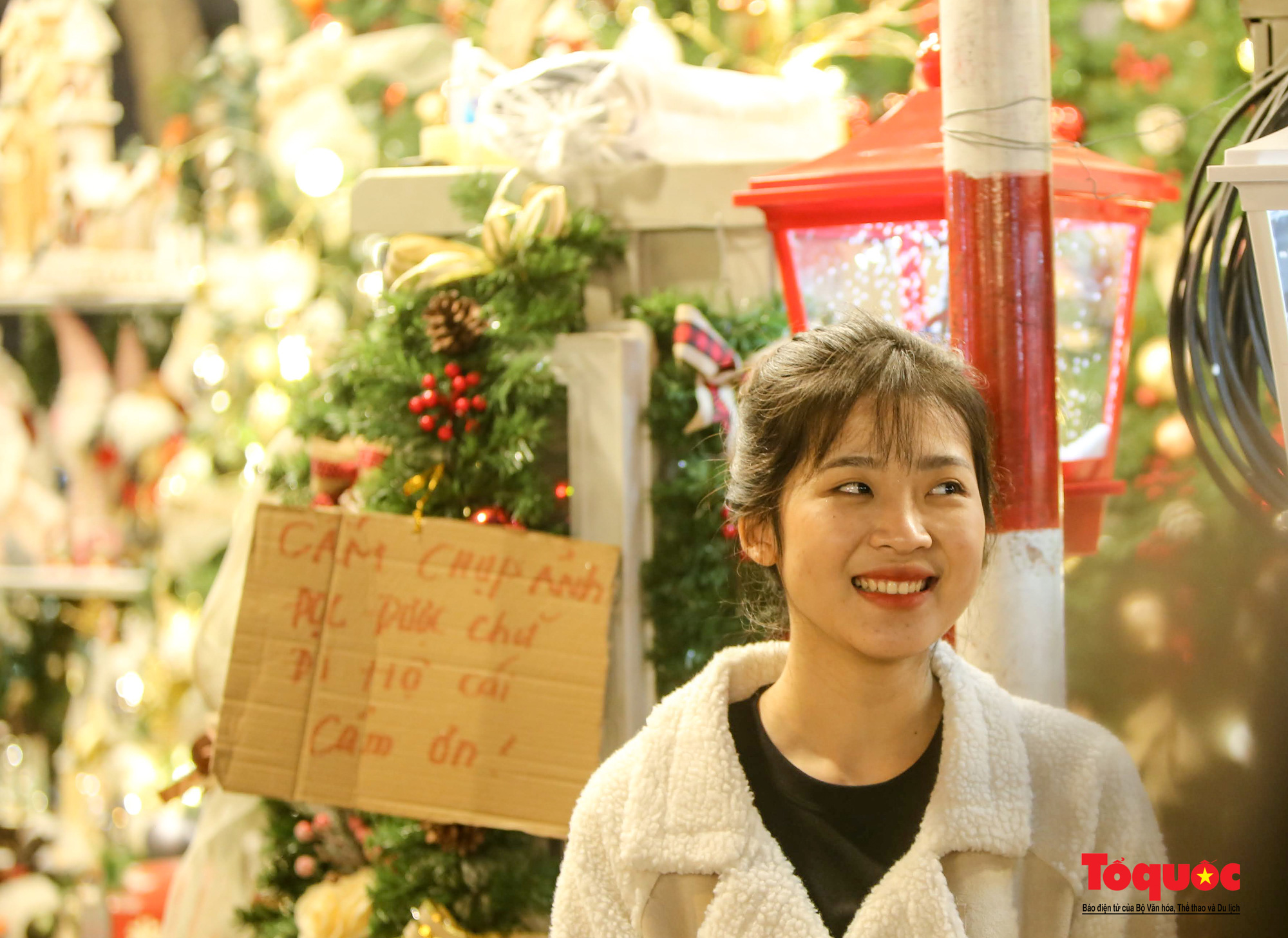 Hà Nội: Giới trẻ thủ đô chen chân mua sắm đón Noel 2021 - Ảnh 15.