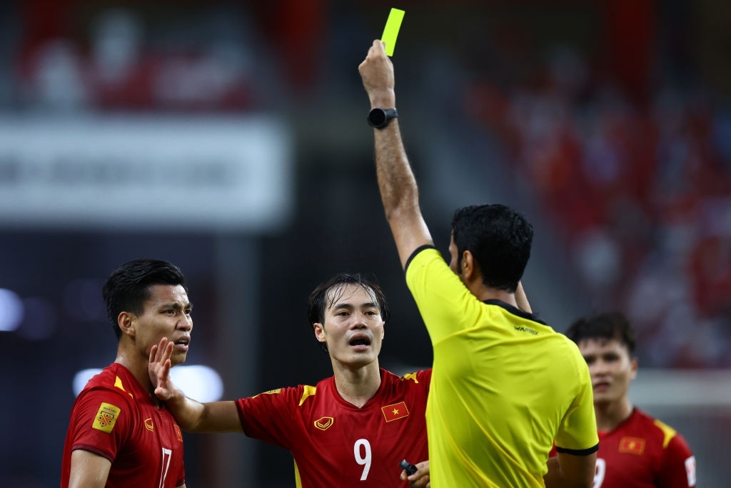 Fan Đông Nam Á đồng cảm với fan Việt Nam, chê trọng tài quá kém cỏi - Ảnh 1.