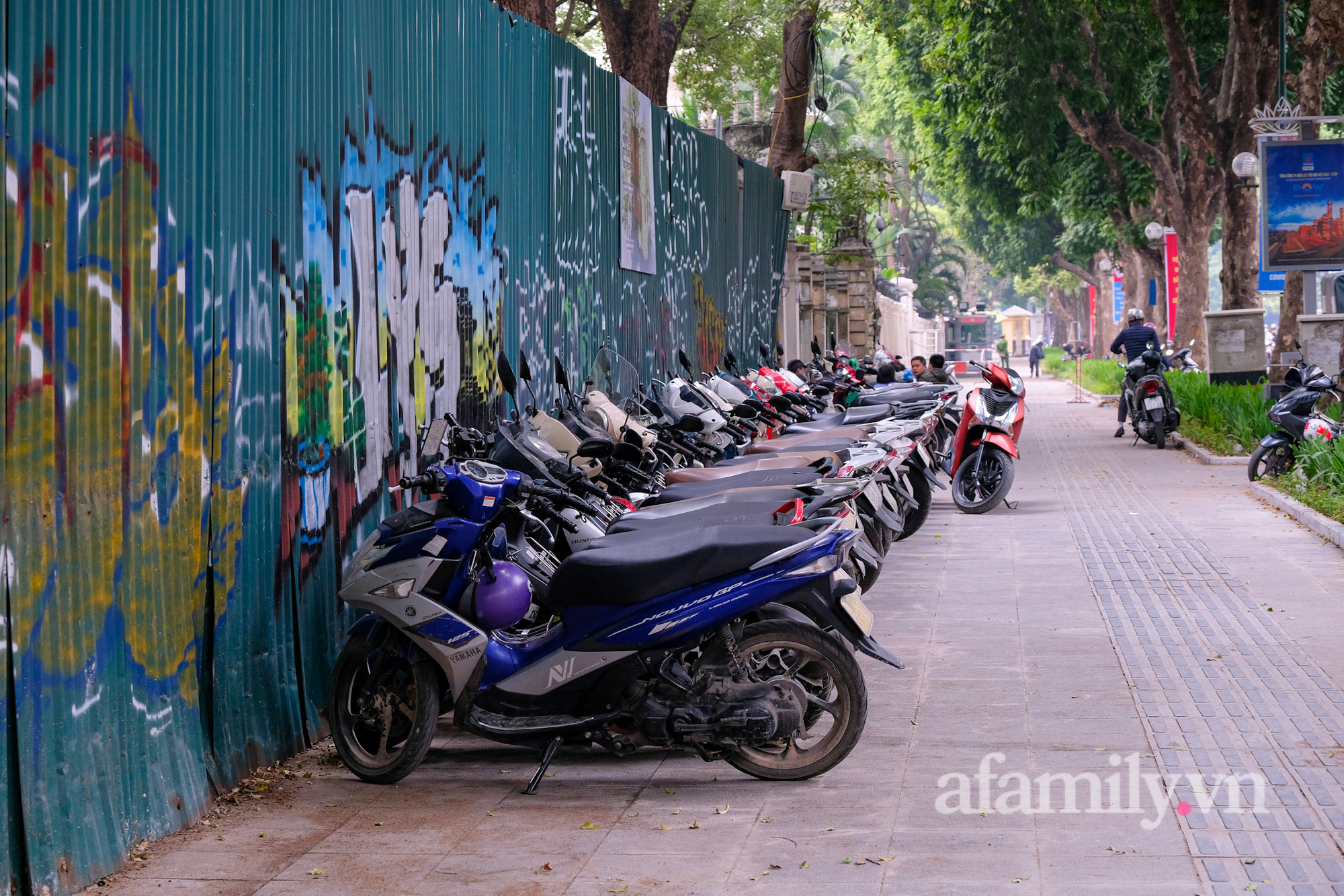 Biệt thự cổ gần 1.000 m2 bỏ hoang trên đất “kim cương” giữa lòng Hà Nội, thành nơi nuôi gà chờ ngày được trùng tu - Ảnh 11.