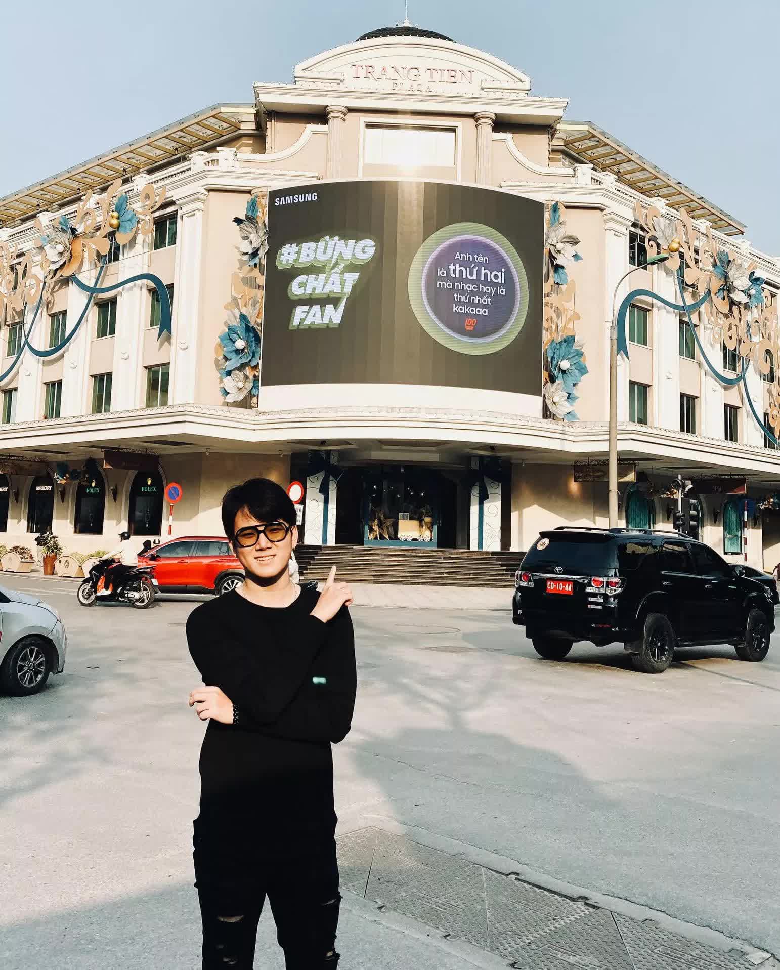 Fan tlinh, HIEUTHUHAI và Mỹ Anh sướng rơn khi thần tượng được gọi tên khắp thành phố - Ảnh 4.