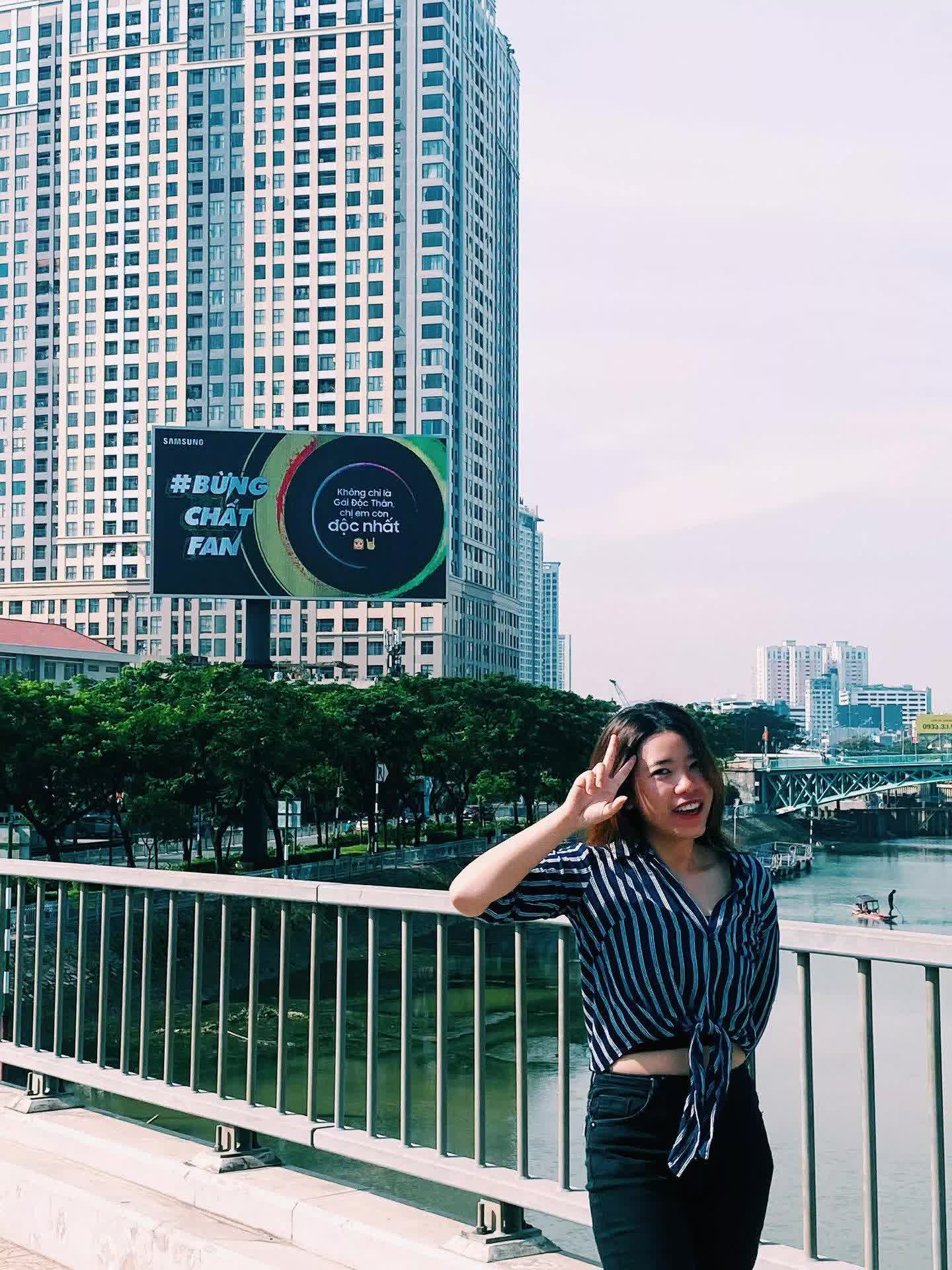 Fan tlinh, HIEUTHUHAI và Mỹ Anh sướng rơn khi thần tượng được gọi tên khắp thành phố - Ảnh 6.