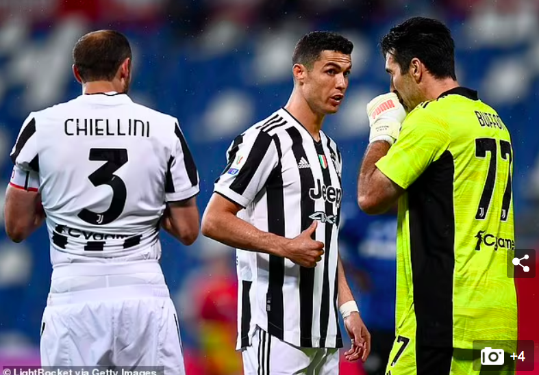Người anh thân thiết chê Ronaldo: &quot;Chúng tôi đánh mất bản sắc khi có cậu ta trong đội hình&quot; - Ảnh 1.