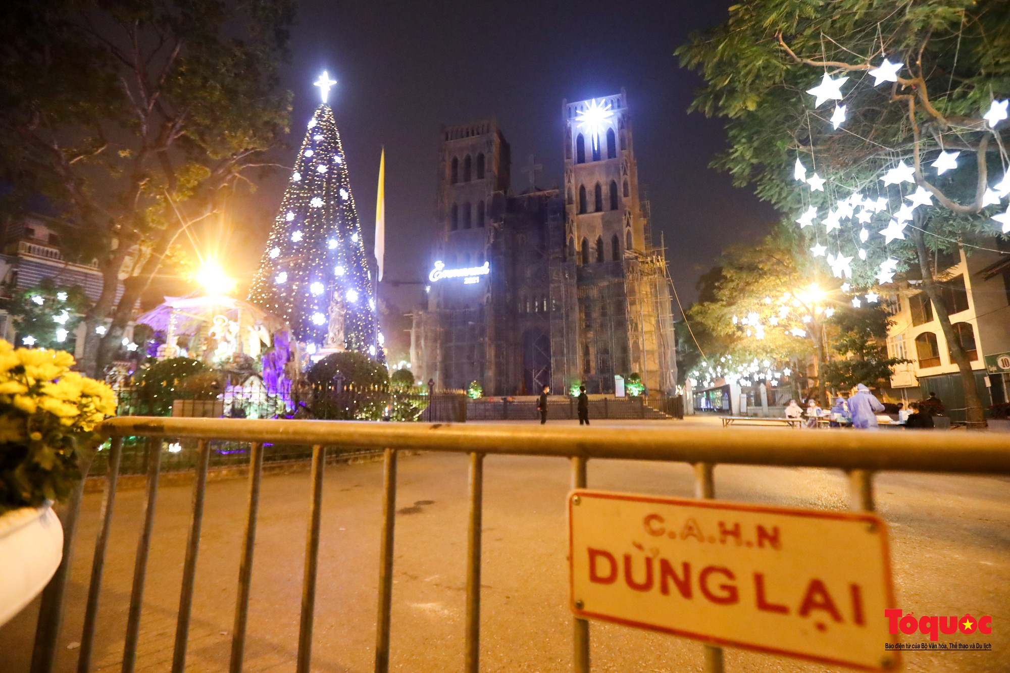 Hà Nội cấm nhiều đường xung quanh Nhà thờ Lớn đêm Noel - Ảnh 2.