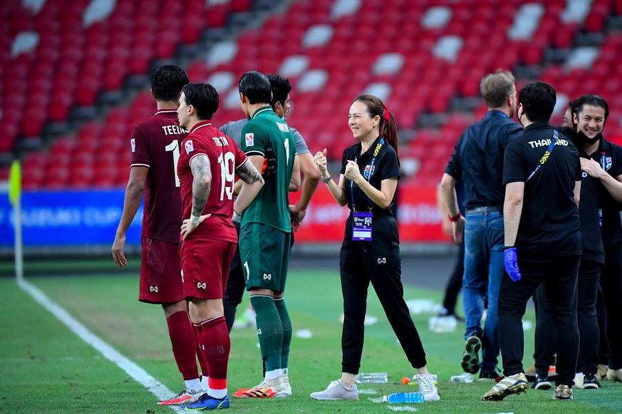 Trưởng đoàn tuyển Thái Lan: &quot;Tôi vinh dự và tự hào khi đã vượt qua Việt Nam&quot; - Ảnh 1.