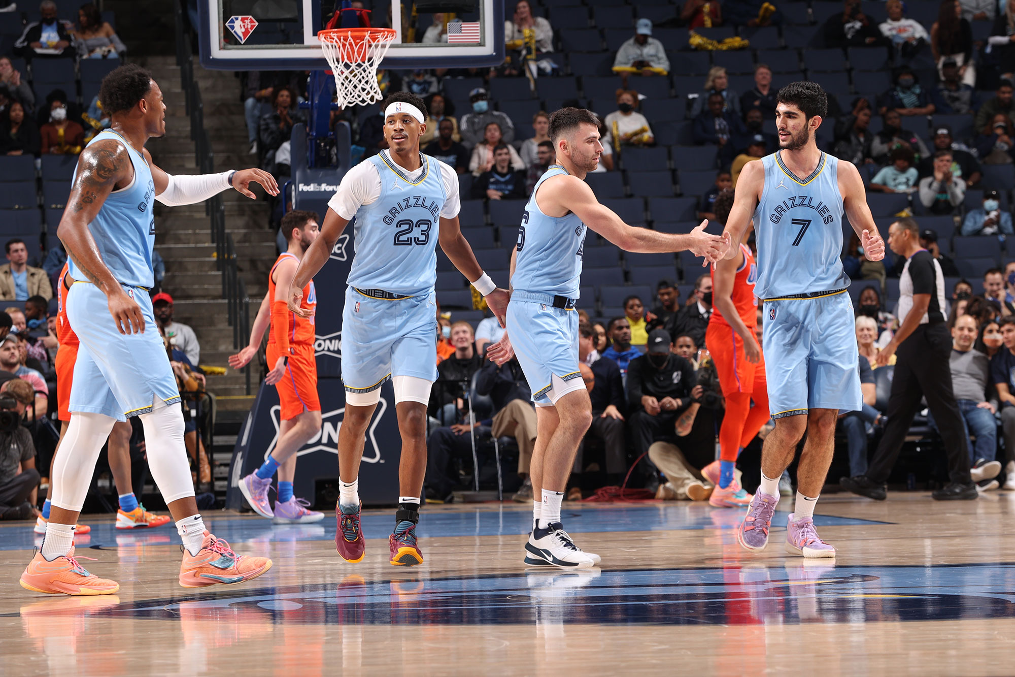 Top 5 đội bóng gây ấn tượng nhất nửa đầu mùa giải NBA 2021-2022 - Ảnh 2. Top 5 đội bóng gây ấn tượng nhất nửa đầu mùa giải NBA 2021-2022 - Ảnh 2.