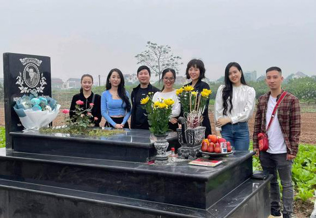 Diễn viên Thanh Hương tới viếng mộ NSND Hoàng Dũng nhân ngày sinh nhật, vẫn giữ nguyên cách gọi đặc biệt này? - Ảnh 3.