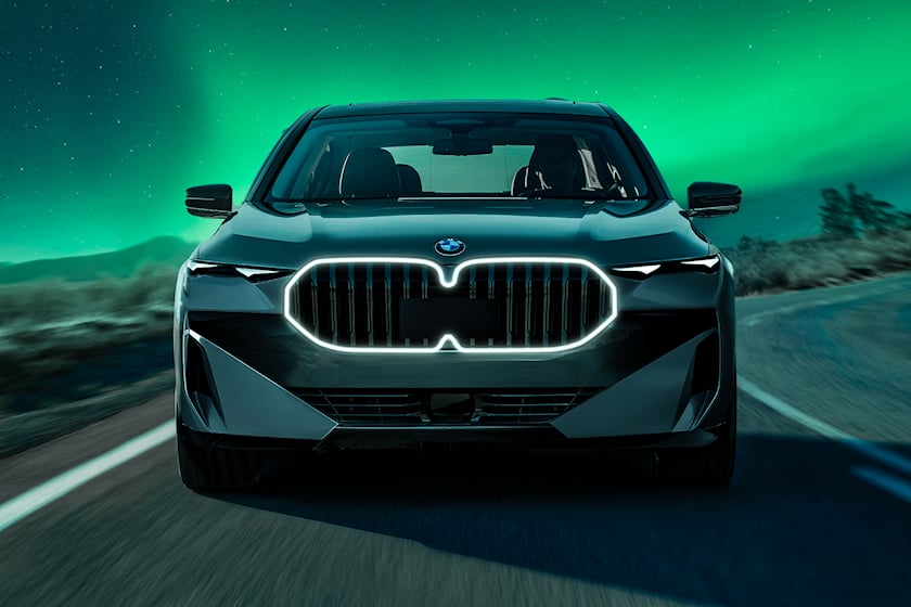 Lộ thiết kế mặt BMW 7-Series đời mới: Lỗ mũi không chỉ to mà còn thêm đèn viền phát sáng - Ảnh 1.