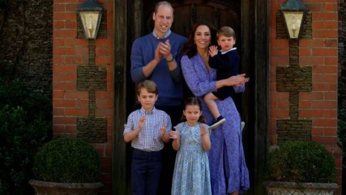 Tiết lộ thói quen của vợ chồng Công nương Kate với ba con khiến Nữ hoàng &quot;không thể chịu nổi&quot; - Ảnh 3.