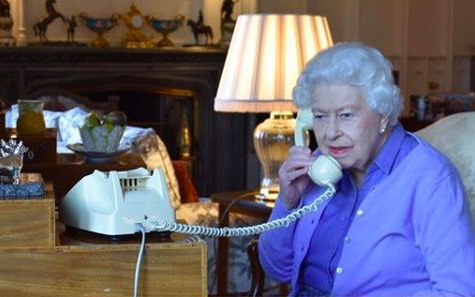 Không phải Hoàng tử William hay Công nương Kate, chỉ có 2 người đặc biệt luôn được Nữ hoàng Anh nghe máy và gọi điện thoại