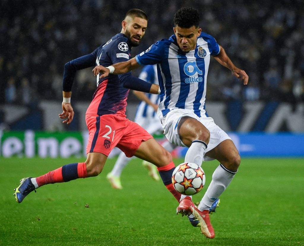 Griezmann đóng vai người hùng giúp Atletico Madrid giành vé đi tiếp trong thế thiếu người - Ảnh 2.