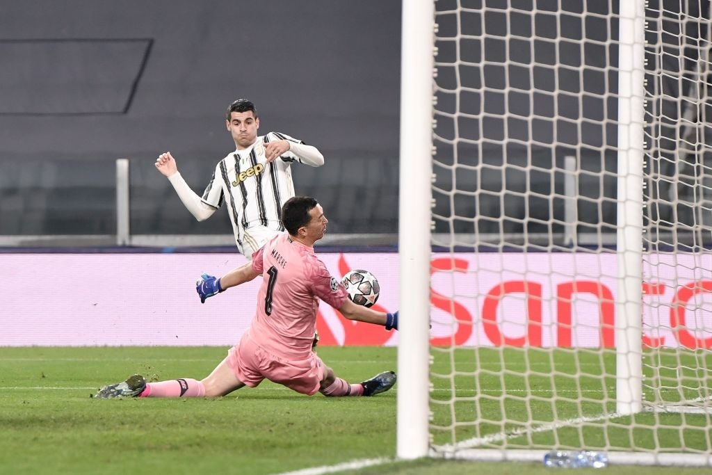 Ronaldo im lặng, Juventus cay đắng rời Champions League dù chơi hơn người trong hiệp phụ - Ảnh 10.