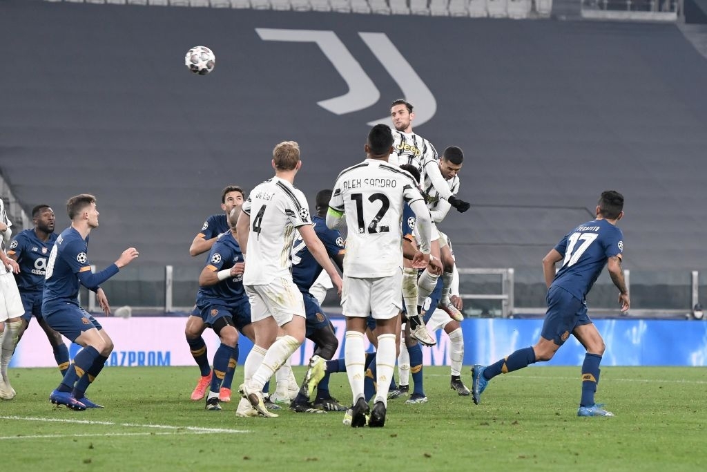 Ronaldo im lặng, Juventus cay đắng rời Champions League dù chơi hơn người trong hiệp phụ - Ảnh 12.