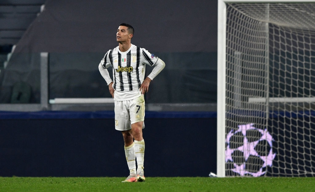 Ronaldo bị chỉ trích vì &quot;sợ bóng&quot; khiến Juve cay đắng rời Champions League - Ảnh 1.