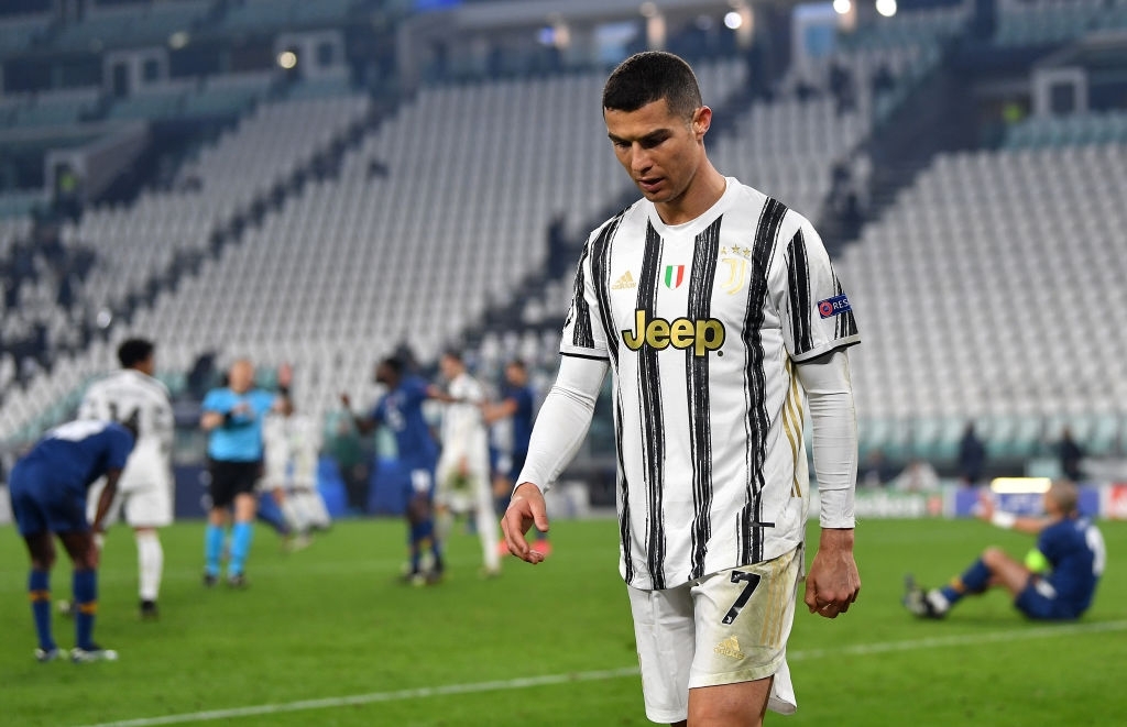 Ronaldo bị chỉ trích vì &quot;sợ bóng&quot; khiến Juve cay đắng rời Champions League - Ảnh 4.