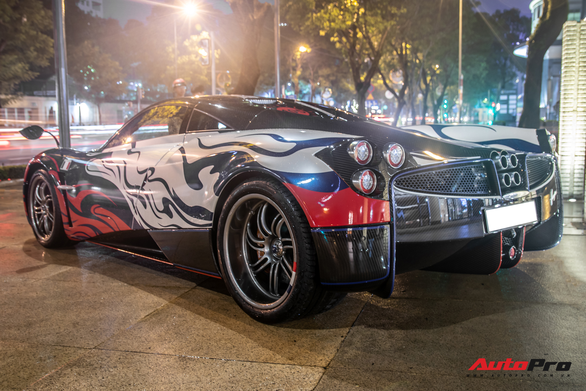 Thần gió mới Pagani Huayra R khoe đuôi xe với điểm khác so với chiếc của doanh nhân Minh Nhựa - Ảnh 3.