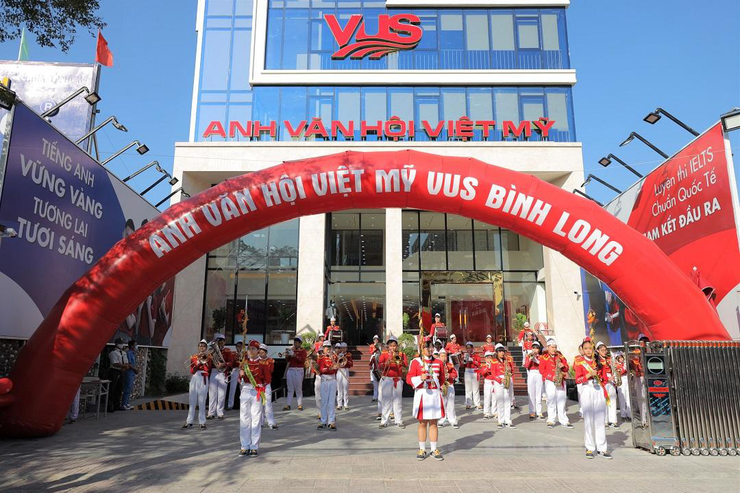 VUS tưng bừng khai trương cơ sở thứ 41 với lớp học tiếng Anh hoàn toàn miễn phí - Ảnh 1.