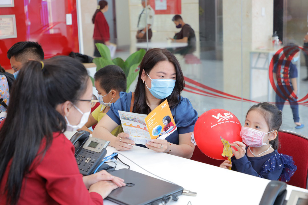 VUS tưng bừng khai trương cơ sở thứ 41 với lớp học tiếng Anh hoàn toàn miễn phí - Ảnh 2.