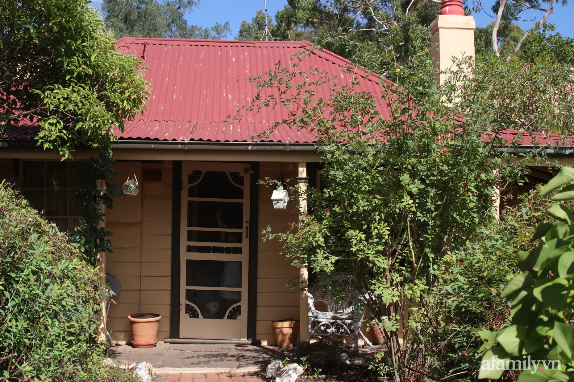 Căn nhà cổ xây cách đây 160 năm đẹp bình yên giữa vườn cây xanh mát ở Úc - Ảnh 7.