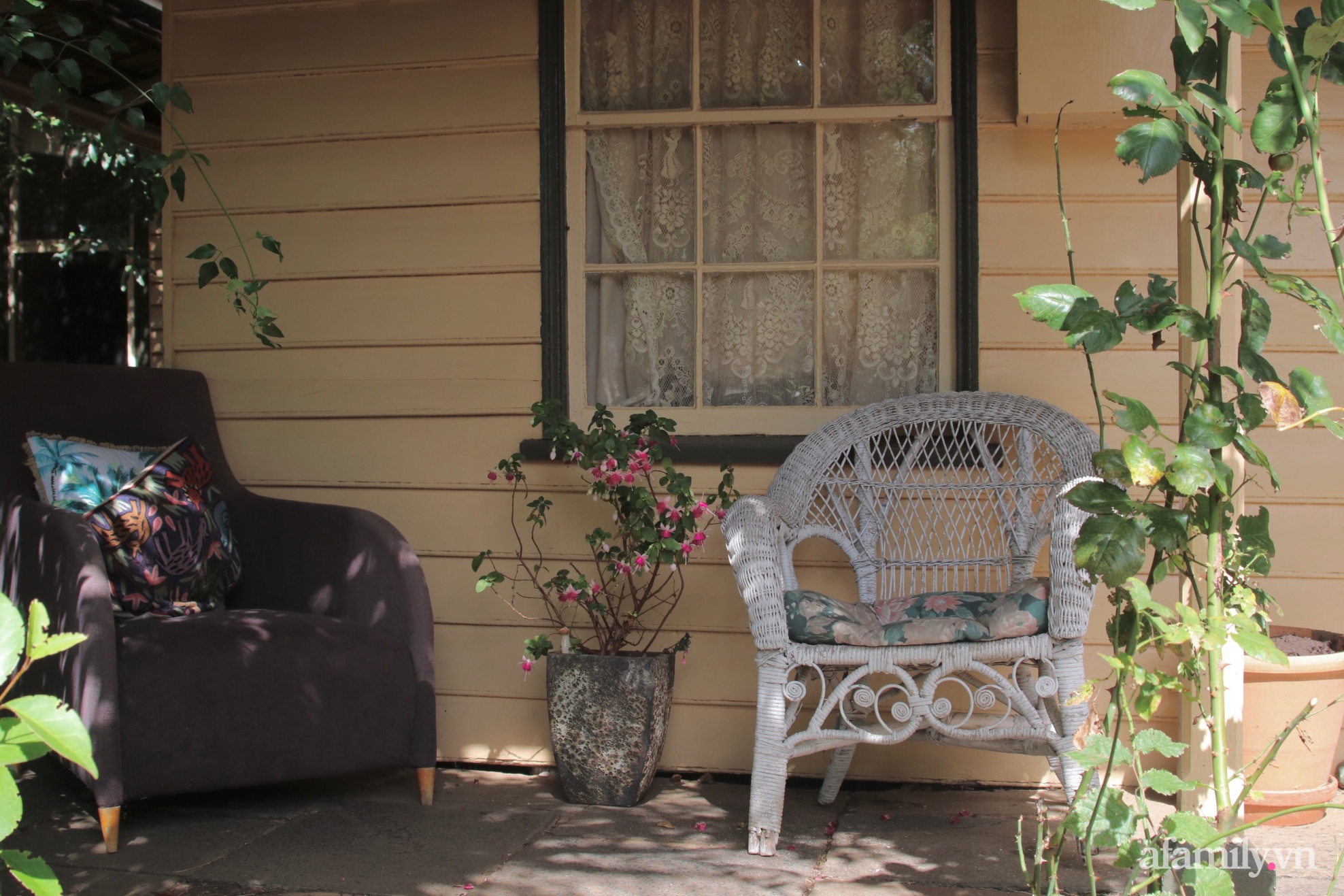 Căn nhà cổ xây cách đây 160 năm đẹp bình yên giữa vườn cây xanh mát ở Úc - Ảnh 8.