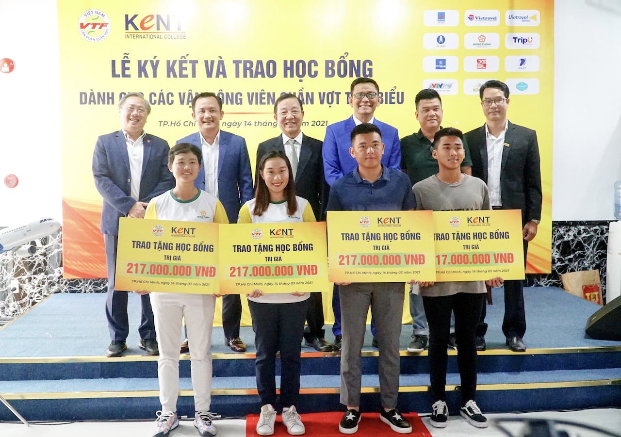 Trường Cao đẳng Quốc tế KENT trao học bổng trị giá hơn 800 triệu đồng cho  các VĐV quần vợt